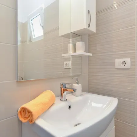 Apartment Fuer 5 Personen Ca 80 Qm In Pula, Istrien Istrische Riviera *